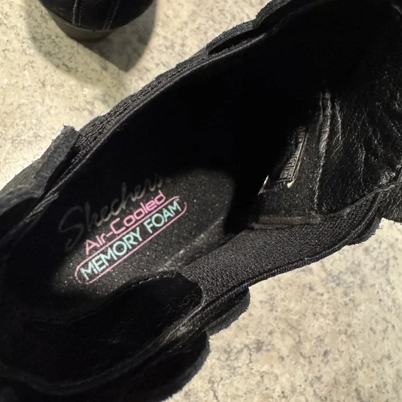 Sketchers Air-Cooled Memory Foam Black Suede Scallop Detail Ankle Boots Size 8.5 - Picture 6 of 7